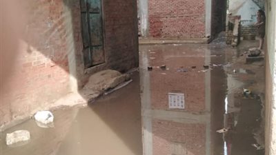 صيانة كسر خط مياه الشرب في “كفر الفقهاء” بطوخ (صور)