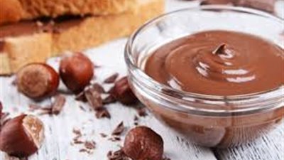 لعشاق الشوكولاتة.. طريقة سهلة لعمل النوتيلا في البيت