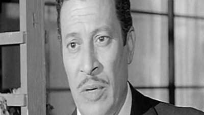 في ذكرى ميلاد فتى الشاشة الأول تعرف على تفاصيل حياة عماد حمدي “موظف استوديو مصر” 