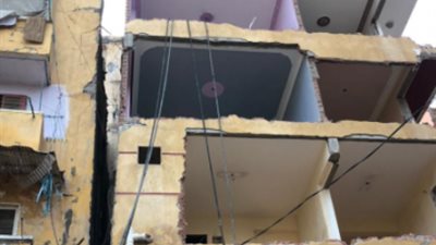 محافظة الإسكندرية تواصل إزالة عقار كرموز المائل (صور)