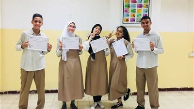 بعد تضرر أسرهم من جائحة كورونا.. “التعليم” تنهي أزمة 3 آلاف طالب مصري بالكويت