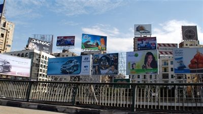 ننشر ضوابط وضع الإعلانات واللافتات على الطرق العامة