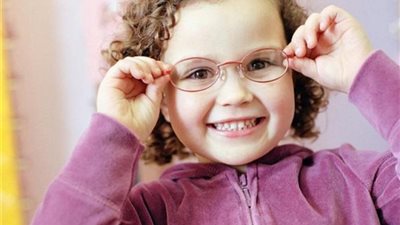 أكرم غانم: “الكلوسيز” يقي الأطفال من ارتداء النظارة