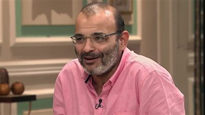 أيمن بهجت قمر: “اللي بيحصل الأيام دي في الكورة قمة التفاهة والهبل” (صورة)