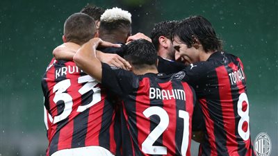 ميلان يعزز صدارته للدوري الإيطالي بفوز سهل أمام فيورنتينا