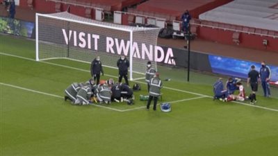 إصابة قوية لمهاجم والفرهامبتون أمام أرسنال ونقله إلى المستشفى