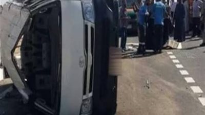 إصابة 14 شخصًا في انقلاب ميكروباص بالطريق الزراعي بالمنيا