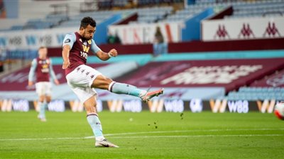 إصابة دموية لـ”تريزيجيه” تتسبب في مغادرته مباراة وست هام (صور)