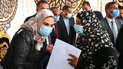 “الزراعة والتضامن” توزعان 620 مشروع “دجاج بياض” للأسر بكفر الشيخ