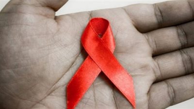 37.9 مليون شخص مصاب بالإيدز حول العالم.. تعرف على طرق انتقال العدوى