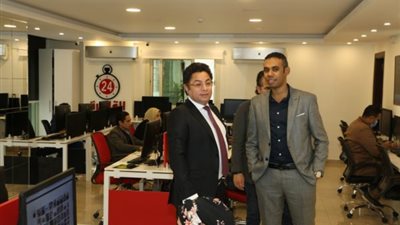 خالد أبو بكر يزور “القاهرة 24”.. ويؤكد: المقر يضاهي صالات الأخبار العالمية والأحدث في مصر (صور)