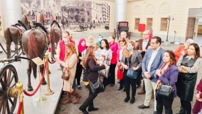 متحف المركبات الملكية ببولاق ينظم جولة لـ35 مرشدًا سياحيًا (صور)