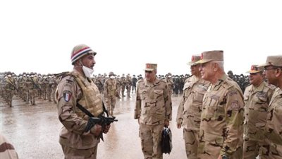 رئيس الأركان يشهد الاستعداد القتالي لعناصر القوات المسلحة على الاتجاه الاستراتيجي الغربي