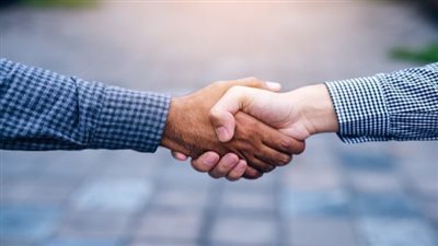 دراسة: ضعف قوة قبضة اليد لدى الرجال تنذر بمشكلة مرضية خطيرة