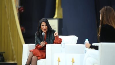 منى زكي: كنت متخشبة وأنا بمثل قدام محمد صبحي