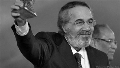 “ربما لا تعلم قيمته السينمائية”.. نجل محمود ياسين يعلن استياءه من تجاهل تكريم والده بـ”القاهرة السينمائي”