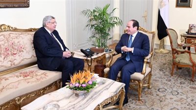 عوض تاج الدين يكشف سؤال الرئيس عن مشكلات الأطباء: “جاوبت بإن مرتباتهم ضعيفة”