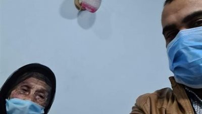 عمرها 92 عامًا.. مسنة تغادر مستشفى حميات كفر الدوار بعد تعافيها من كورونا