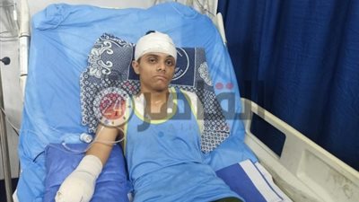 طالب الثانوية الأزهرية بعد فقد ذراعيه: محطات القطار بالقرى خرابة.. وزيارة مندوب شيخ الأزهر أثلجت صدري (فيديو)