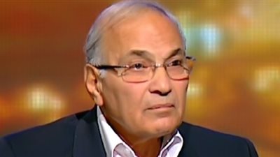 وصول أحمد شفيق لقاعة محاكمته في فساد جمعية خدمات مصر الجديدة