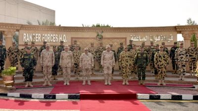 وزير الدفاع يلتقي مقاتلي قوات الصاعقة والمظلات: حافظوا على أعلى معدلات الجاهزية والاستعداد القتالي