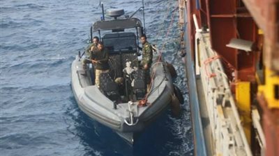 البحرية الليبية تعترض باخرة تجارية حملت علم “جامايكا” (صور)