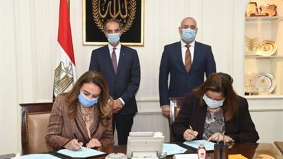 بروتوكول تعاون بين الإسكان والاتصالات لتطوير صندوق الإسكان الاجتماعي