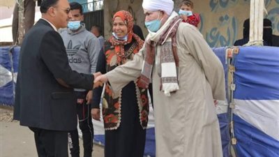 “القاهرة 24″ يرصد مخالفة مرشح وبرلماني للإجراءات الاحترازية لـ”كورونا” أثناء التصويت بالإسماعيلية (صور)