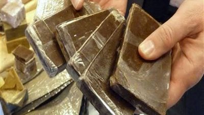 “جمارك القاهرة” تضبط محاولة تهريب كيلو حشيش