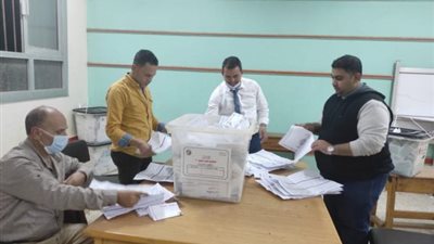 مؤشرات أولية.. حجازي يتقدم على الطنطاوي بعد فرز 20 لجنة بكفر الشيخ