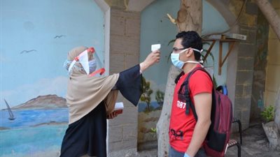 ببادرة هي الأولى في الجامعات المصرية.. مؤسسة “طيبة” تعلن استعداداتها لإجراء امتحانات الترم الأول (صور)