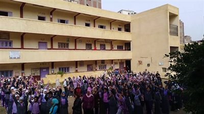 مدرسة بالأقصر تنشر أسماء طلاب لم يسددوا رسوم استمارة الامتحان وتهددهم بالحرمان منه