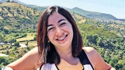 بطلة فيلم “عنها” المتهم مخرجه بالتحرش تدعم الفتيات الناجيات: “تحية من قلبي لشجاعتهم”