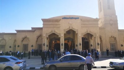 تشييع جثمان نبيل فاروق من مسجد بالرحاب (صور)