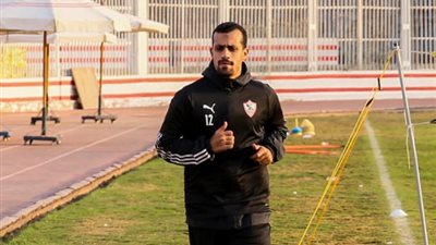 تدريبات خاصة بالركض حول الملعب لأشرف روقا بمران الزمالك