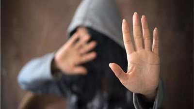 “شهيد شهامة جديد”.. مقتل شاب اعترض بلطجية حاولوا اغتصاب فتاة فذبحوه أمام والدته (فيديو)