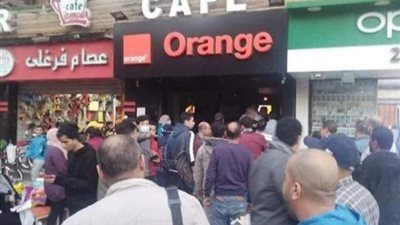 “طفوا النور وقفلوا باب الفرع.. تفاصيل اعتداء موظفي شركة “أورانج” على شاب