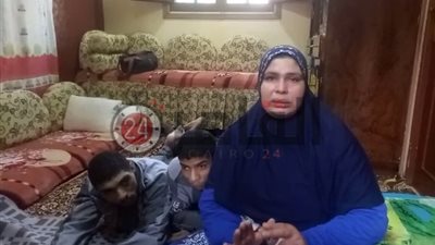 “أم الرجالة” في الدقهلية تناشد المسؤولين إعطائها شقة سكنية لنجليها المعاقين (فيديو)