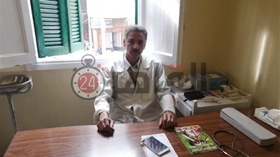 إعادة فتح عيادة طبيب الغلابة محمد مشالي.. تعرف على خليفته وقيمة الكشف (صور وفيديو)