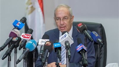 رئيس اقتصادية القناة يناقش جذب استثمارات بريطانية