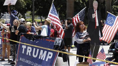 إصابة 5 أشخاص في طعن وإطلاق نار في تظاهرات مؤيدة لـ”ترامب” بأمريكا