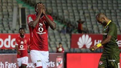 تمزق “الكاحل” يهدد أجايي بالغياب 3 أشهر عن الأهلي