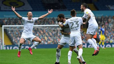 ليدز يونايتد يزاحم ليفربول لضم مدافع تشيلسي