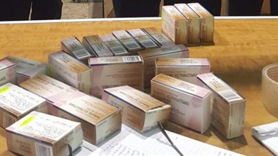 ضبط محاولة تهريب زجاجات كونترمال وشرائط ترامادول بمطار القاهرة