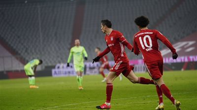 بايرن ميونخ يقلب النتيجة على فولفسبورج ويفوز بثنائية في الدوري الألماني 