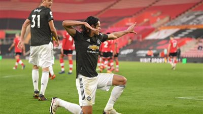 كافاني مُهدد بالعقوبة بسبب العنصرية