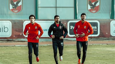 تدريبات منفردة لحراس الأهلي استعدادًا لمواجهة المحلة