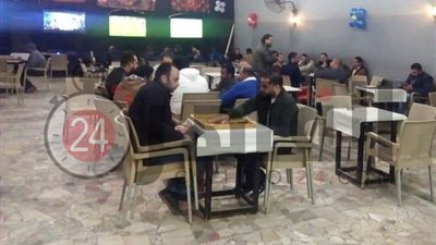 خلال متابعة الزمالك وبيراميدز.. المقاهي والكافيهات في المنيا بدون إجراءات احترازية من كورونا (صور)