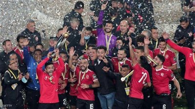 الأهلي يتوج بجائزة 