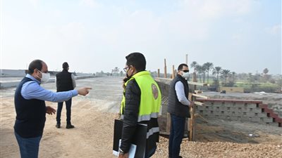 السيسي يتفقد الطريق الدائري الأوسطي الممتد من مدينة بلبيس إلى محور الضبعة (صور)